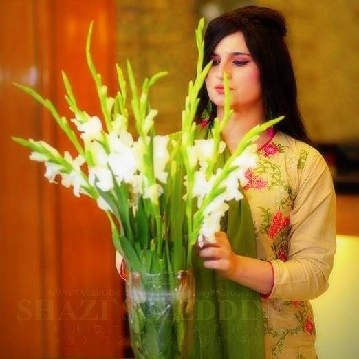 Sonikhan with flowers